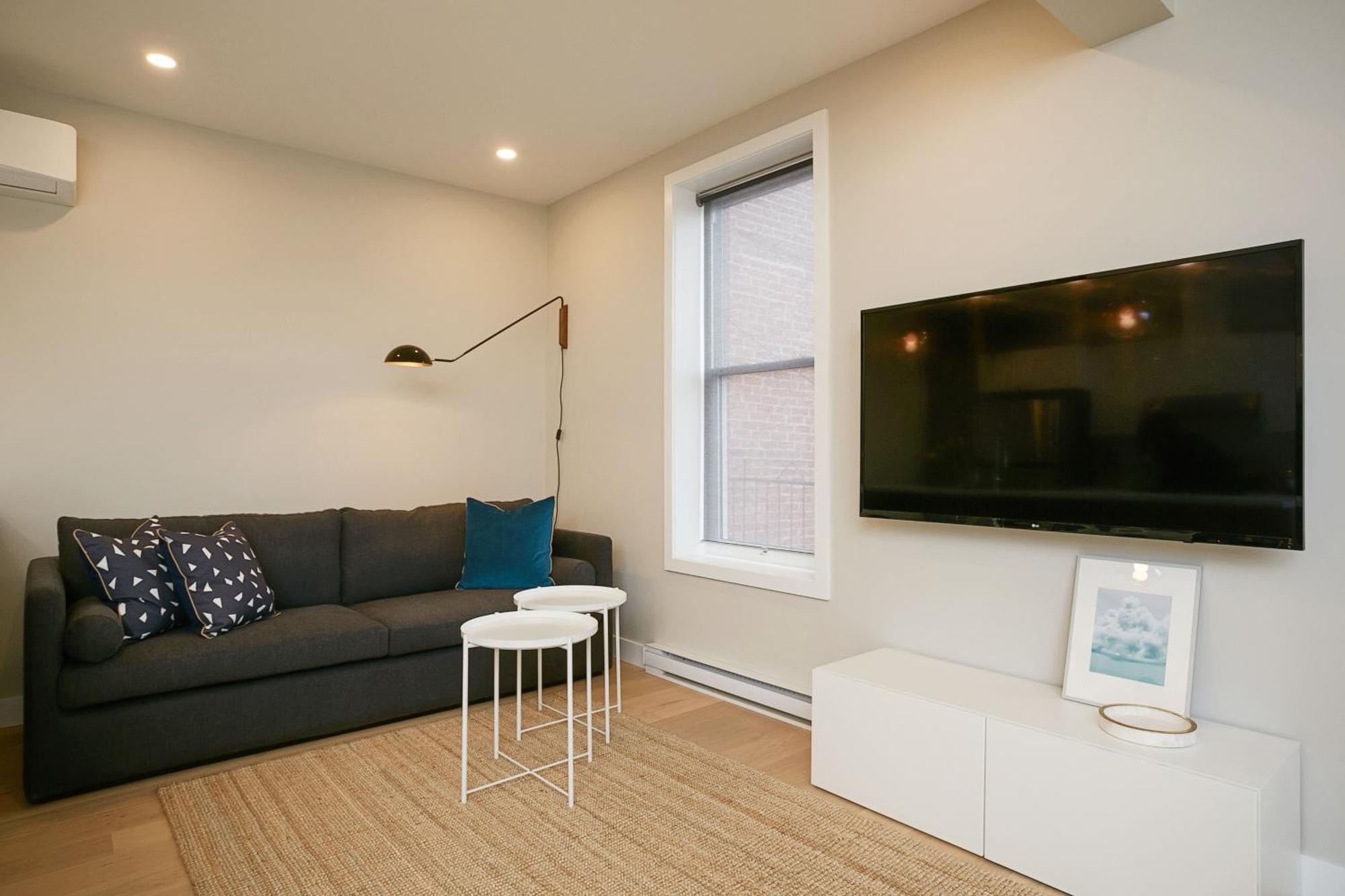 Explore Montreal From Sleek Contemporary Apartment By Den Stays Room photo