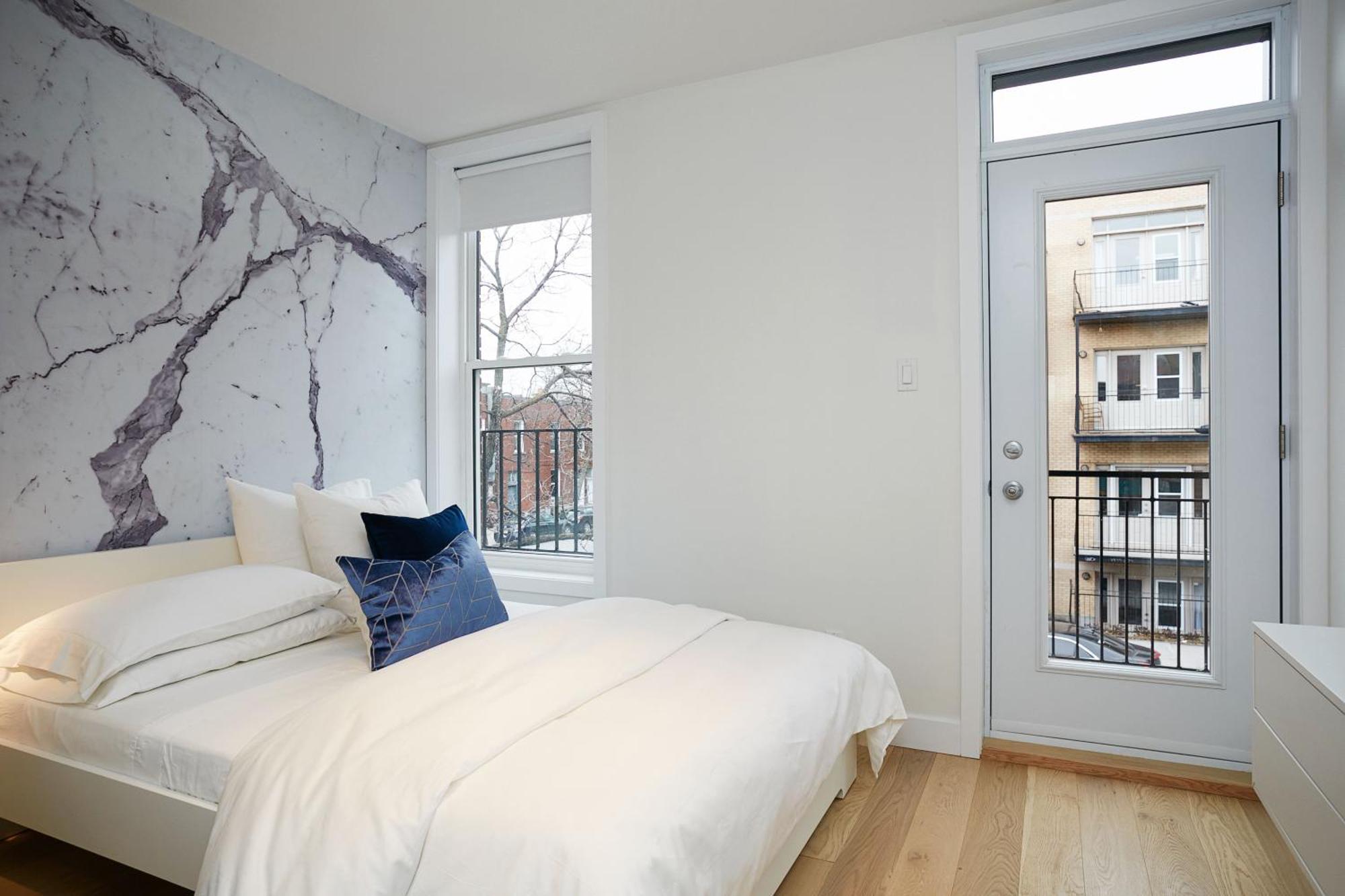 Explore Montreal From Sleek Contemporary Apartment By Den Stays Room photo