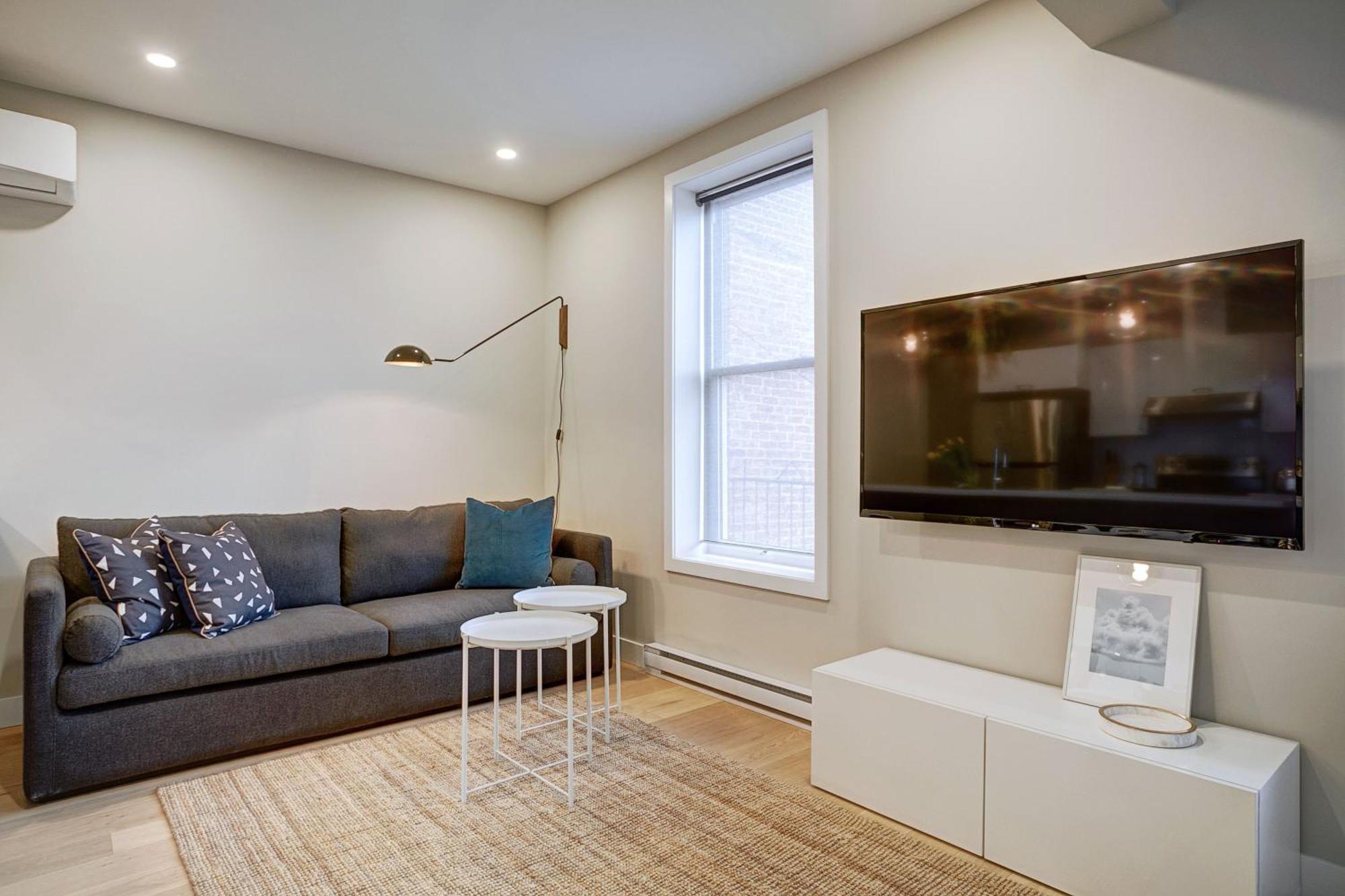 Explore Montreal From Sleek Contemporary Apartment By Den Stays Room photo